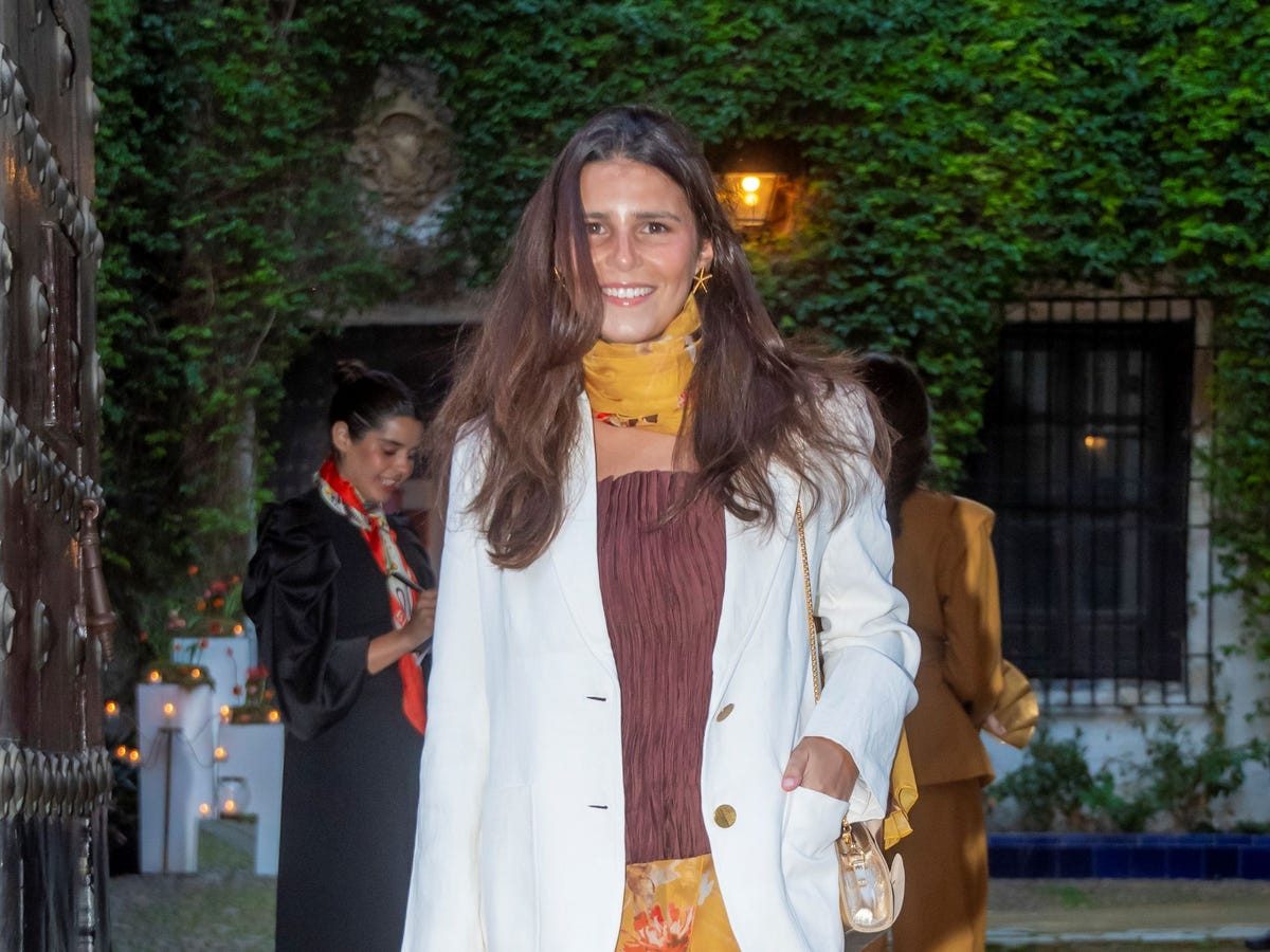White Blazer with Yellow Scarf and Floral Skirt White Blazer with Yellow Scarf and Floral Skirt — Presentation Outfits 2027