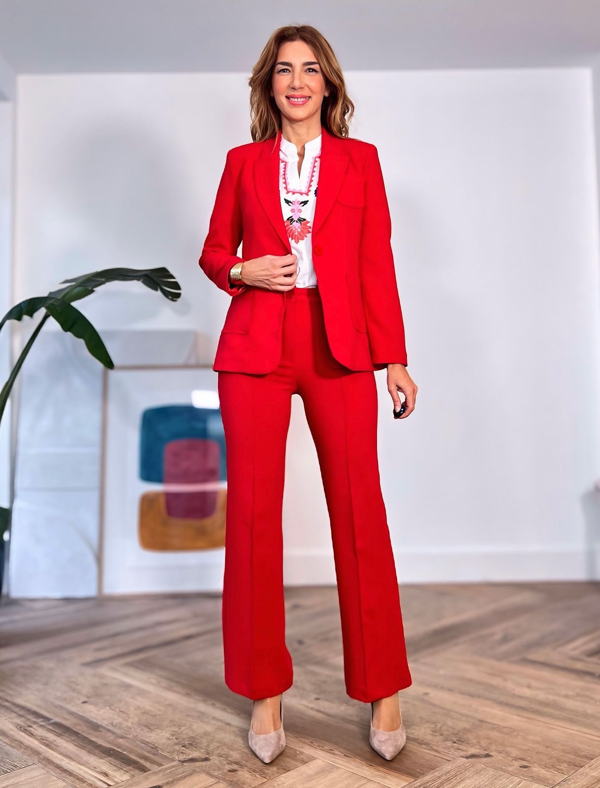 Classic Red Wrap Coat for Smart Casual Daytime Classic Red Wrap Coat for Smart Casual Daytime — Red Outfits 2027