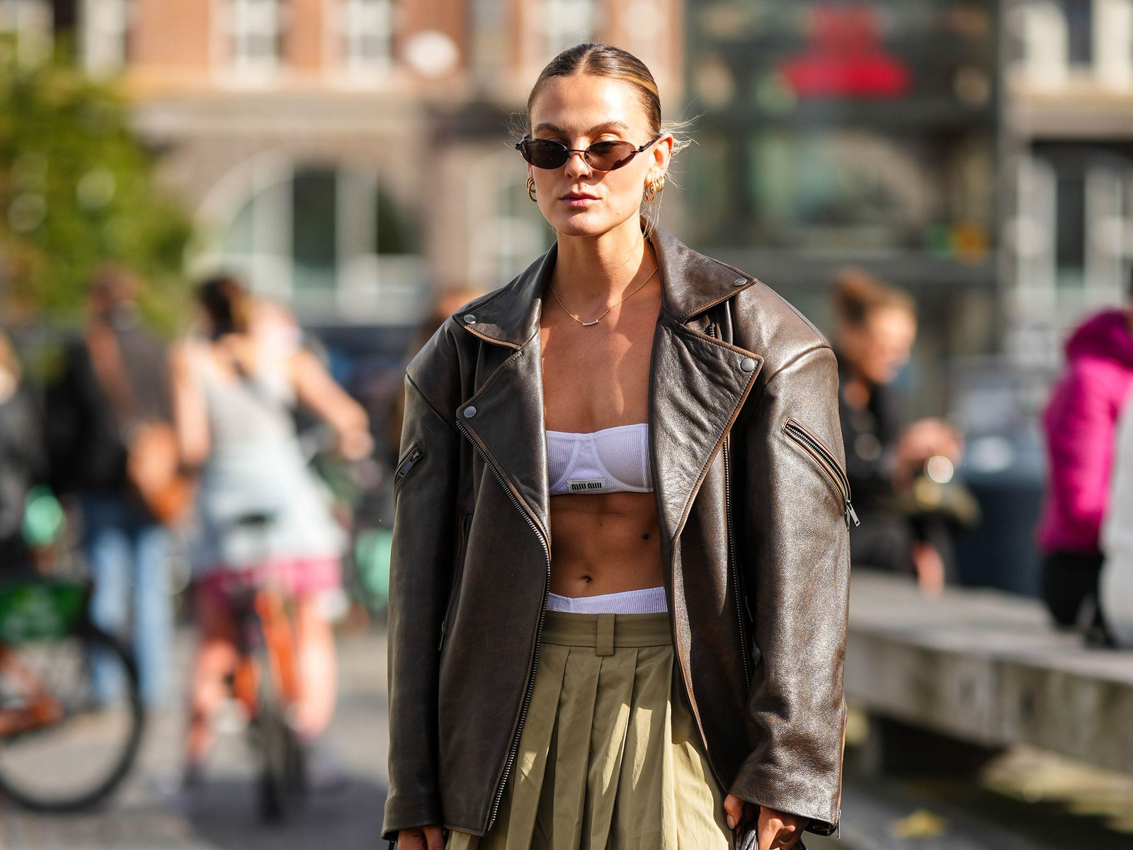 Oversized Biker Jacket with Twill Trousers Oversized Biker Jacket with Twill Trousers — Fall Leather Jacket Outfits 2026