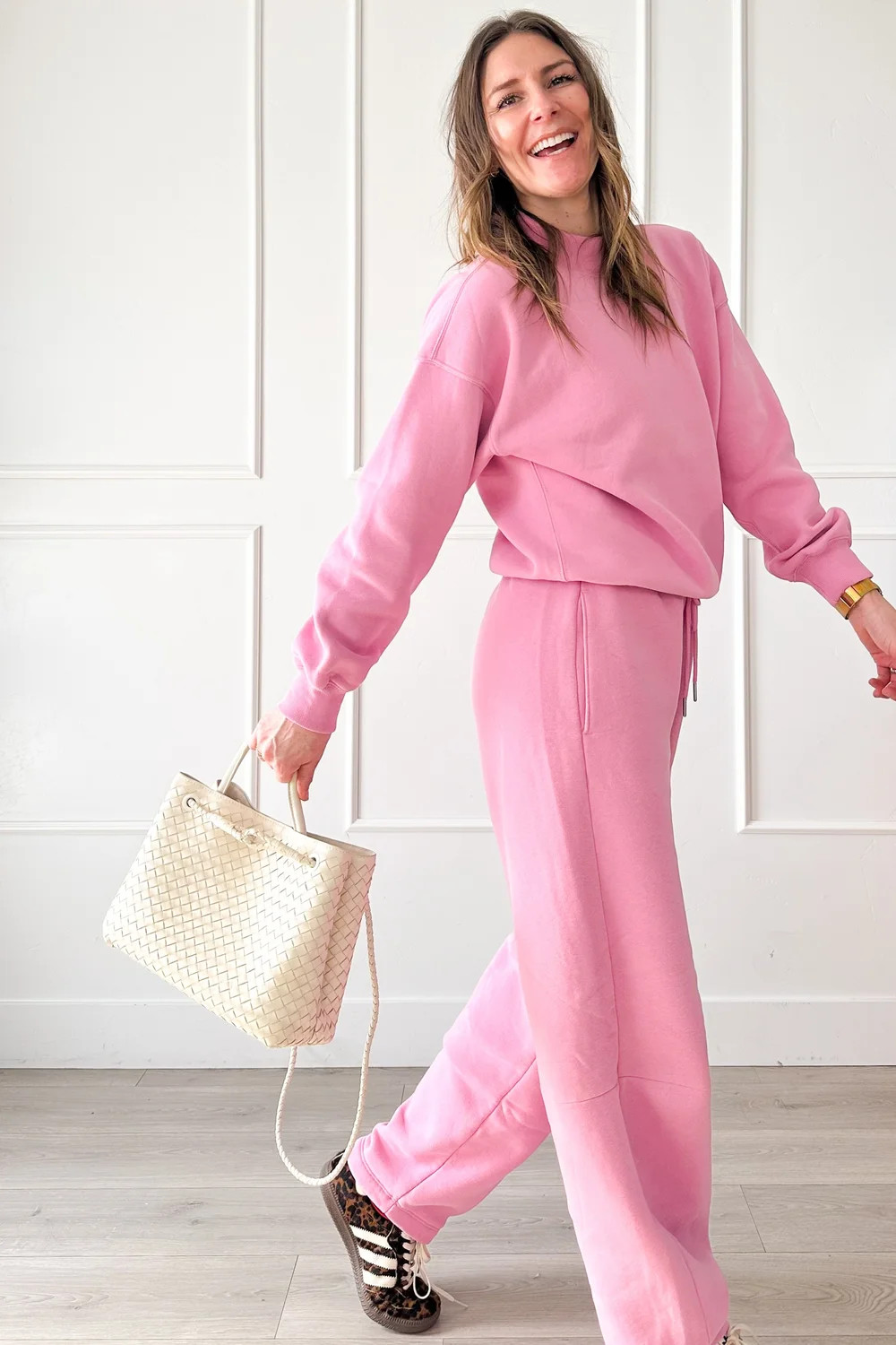 Pink Fleece Sweatshirt and Wide-Leg Sweatpants with Animal Print Sneakers Pink Fleece Sweatshirt and Wide-Leg Sweatpants with Animal Print Sneakers — Matching Set Outfits 2027
