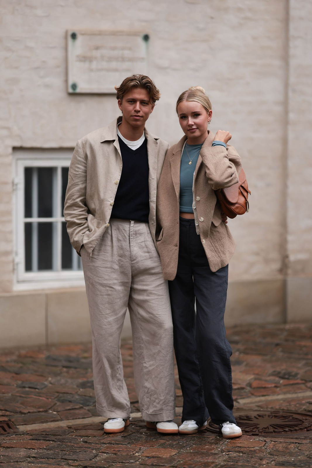 Cómo vestir en pareja en Otoño-Invierno 2023? Las parejas de los 90 son la inspiración | Vogue México