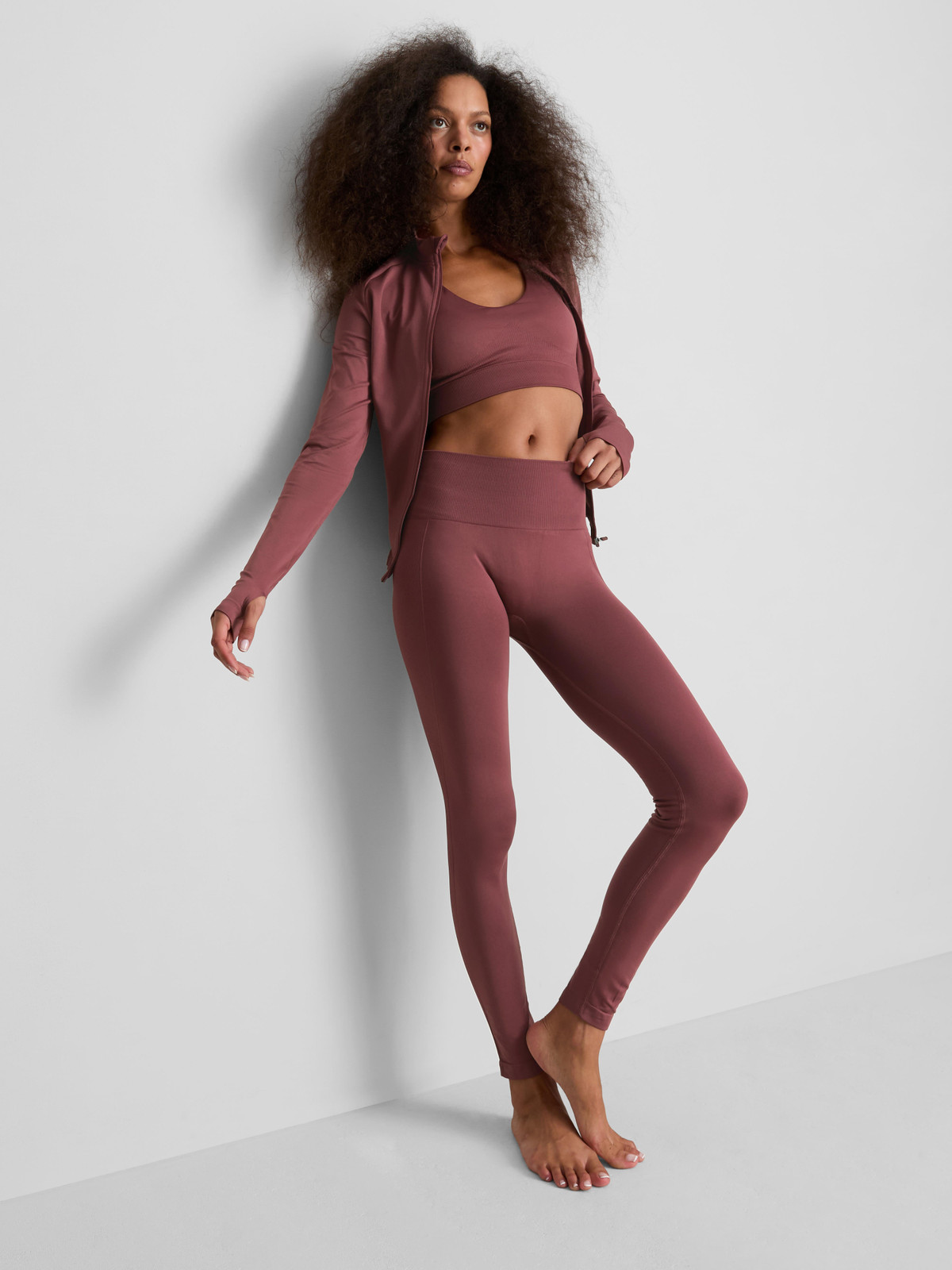 Mauve Matching Set with Zip-Up Jacket for Versatile Training Mauve Matching Set with Zip-Up Jacket for Versatile Training — Running Outfits for Women 2027