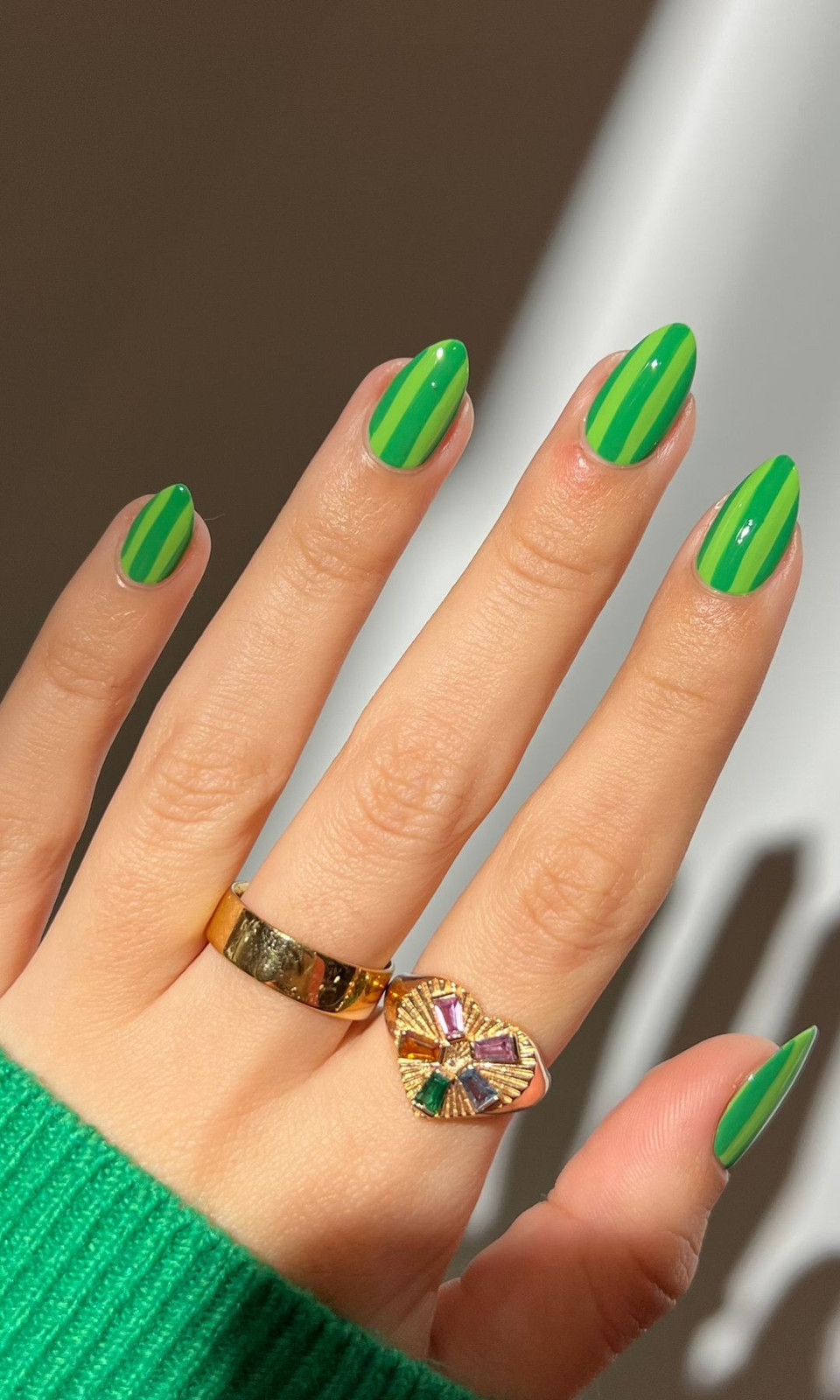 Bright Green Vertical Stripe Nails Bright Green Vertical Stripe Nails — Green Nails 2027