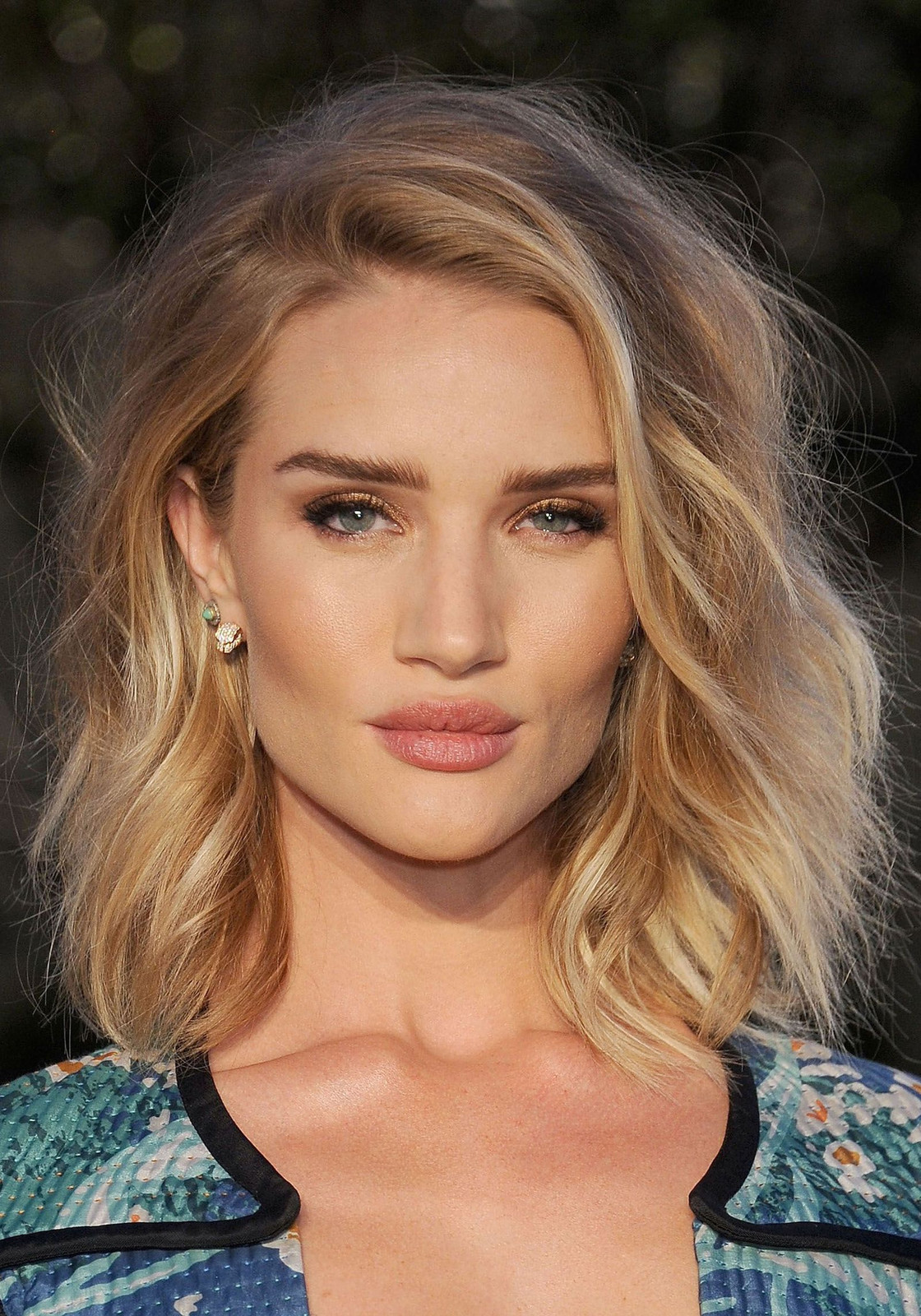 Warm Honey Blonde Lob With Loose Waves Warm Honey Blonde Lob With Loose Waves — Blonde Lob 2027