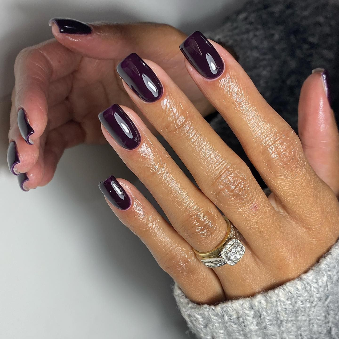 Colores de uñas que favorecen a las morenas en invierno | Glamour