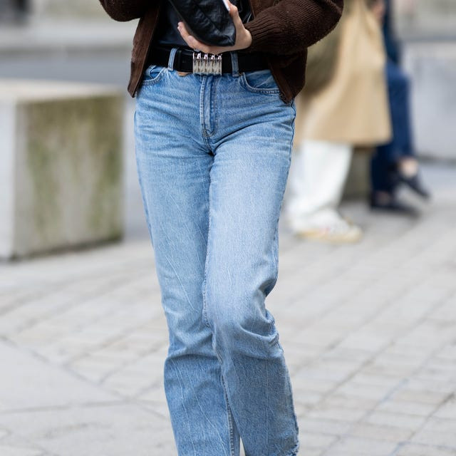Classic Comfort: High-Waisted Straight-Leg Jeans with a Cardigan Classic Comfort: High-Waisted Straight-Leg Jeans with a Cardigan — High Waisted Jeans 2027