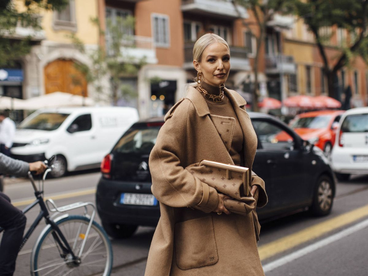 Long Camel Coat and Turtleneck with Monogrammed Clutch Long Camel Coat and Turtleneck with Monogrammed Clutch — Winter Neutral Outfits 2027