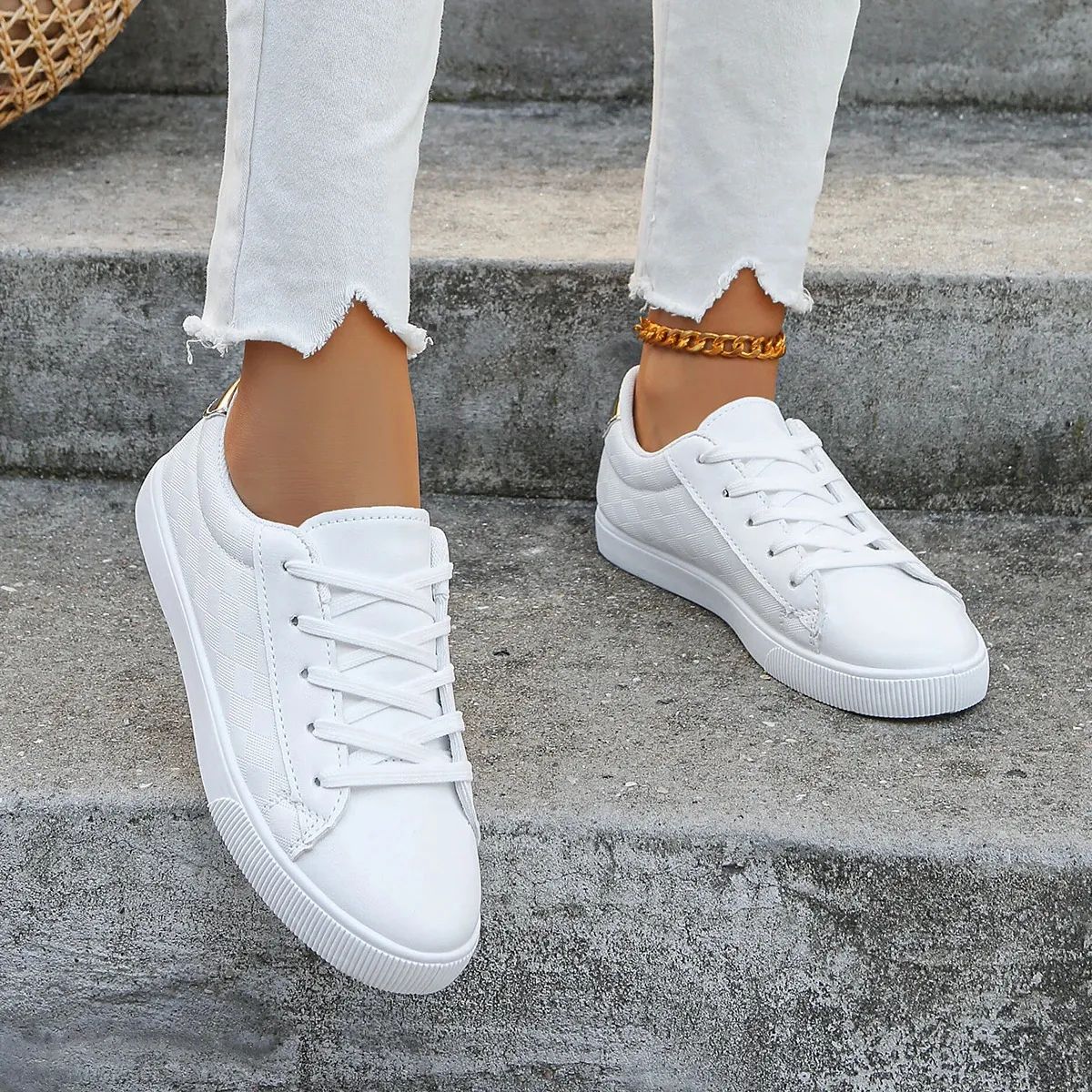 Cropped Denim Pants and White Low-Tops with Anklet Cropped Denim Pants and White Low-Tops with Anklet — White Sneakers Outfits 2027