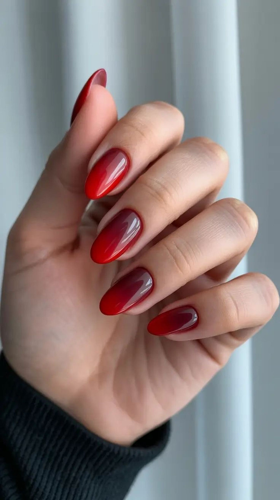 Red to Dark Red Ombre Oval Nails Red to Dark Red Ombre Oval Nails — Winter Red Nails 2027