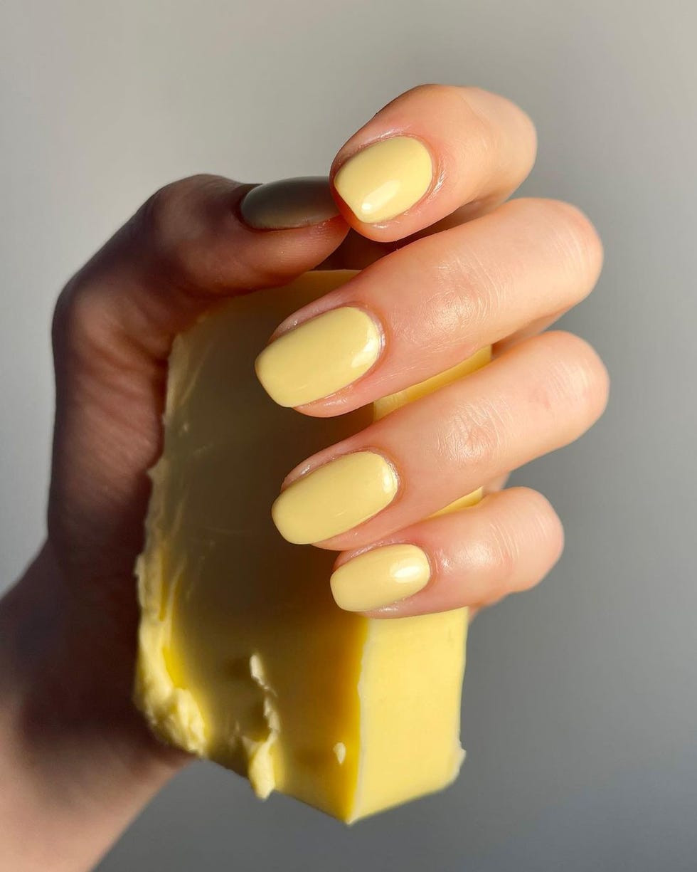 Milky Glossy Pale Yellow Short Oval Milky Glossy Pale Yellow Short Oval — Nails 2027 for Blondes