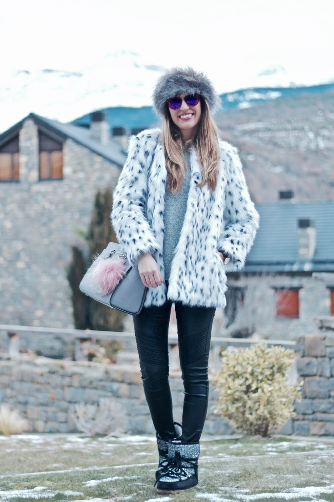 Spotted Faux Fur Coat with Silver Snow Boots Spotted Faux Fur Coat with Silver Snow Boots — Apres Ski Outfits 2027