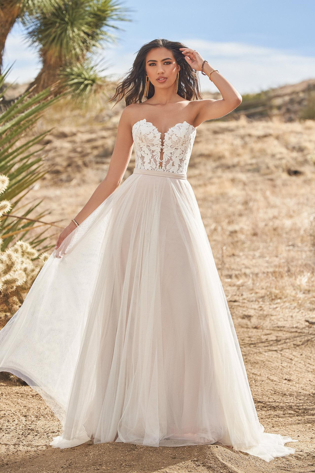 Ivory Lace Corset Wedding Dress with Full Tulle Skirt Ivory Lace Corset Wedding Dress with Full Tulle Skirt — Corset Prom Dresses 2027