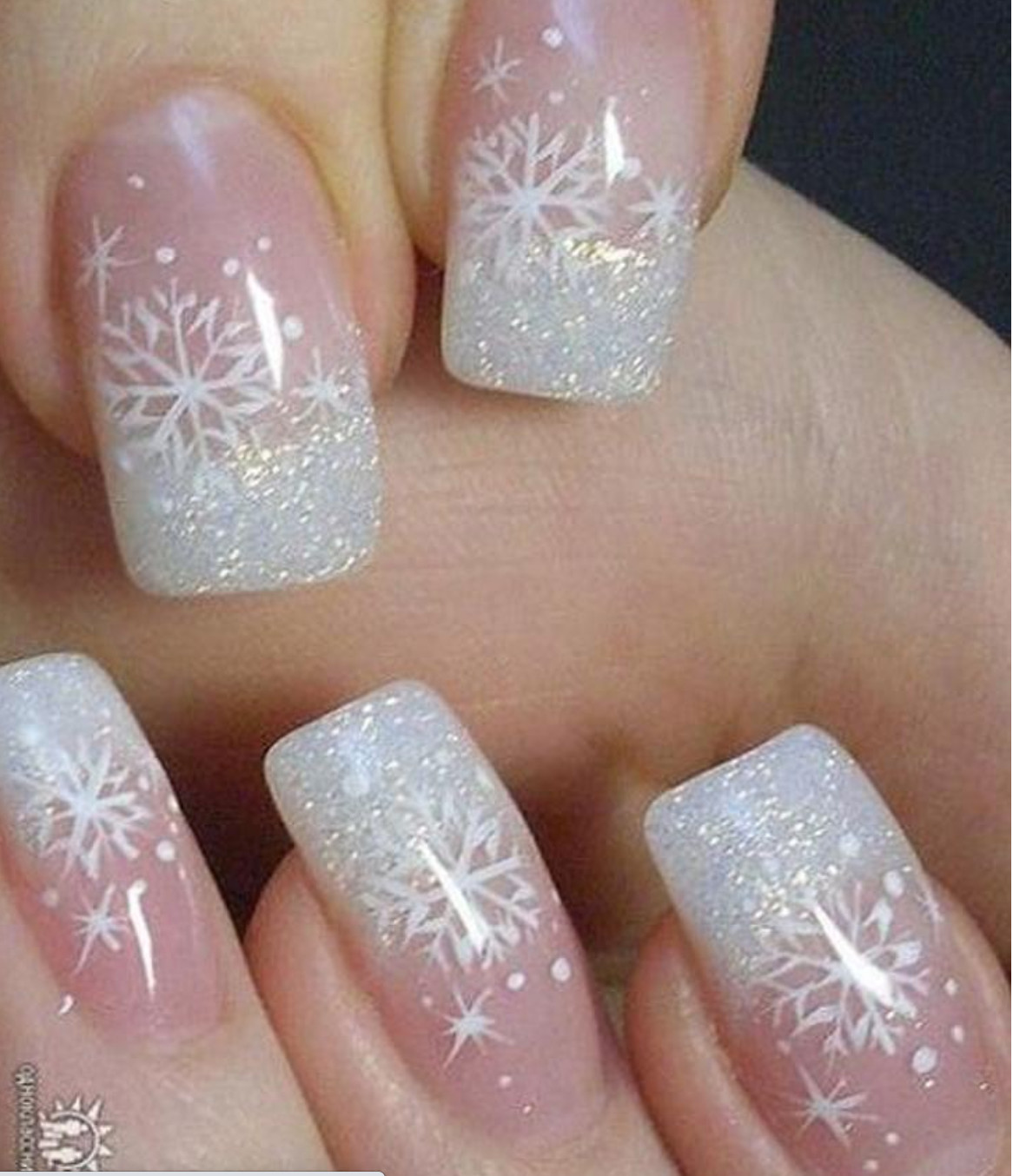 Winter Christmas Visual Idea Winter Christmas Visual Idea — Glitter Christmas Nails 2026