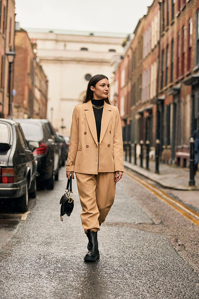 Oversized Beige Suit with Black Turtleneck and Combat Boots Oversized Beige Suit with Black Turtleneck and Combat Boots — Combat Boots Outfits 2027