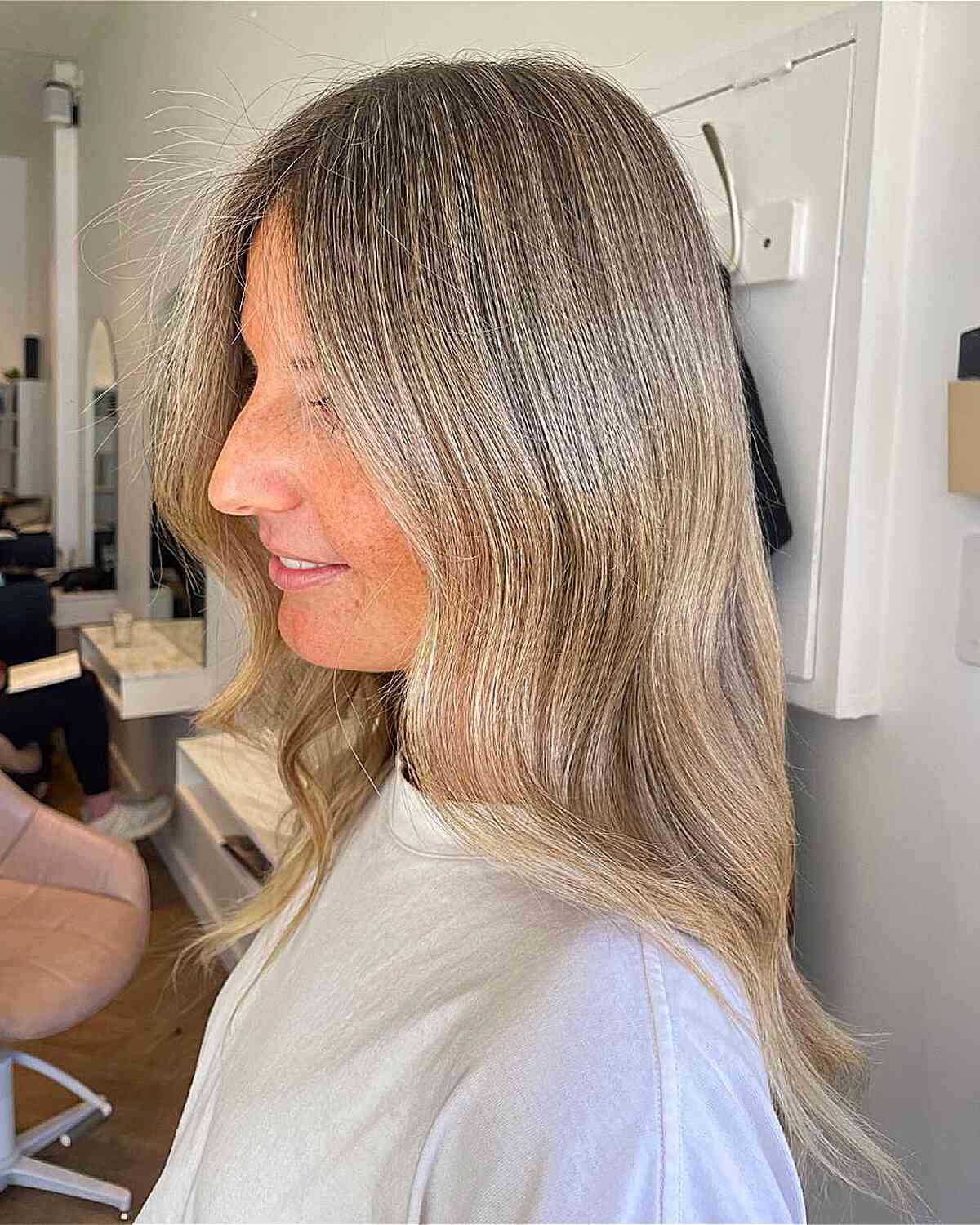 Middle Visual Idea — Beige Blonde Hair 2027