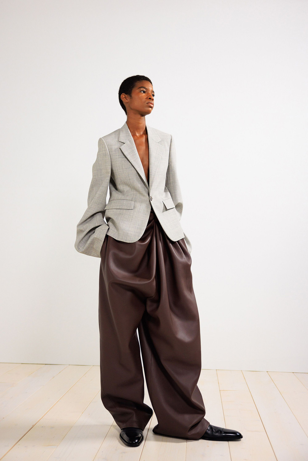 Fashion-Forward Avant-Garde Outfit Idea Fashion-Forward Avant-Garde Outfit Idea — Trouser Outfits 2027