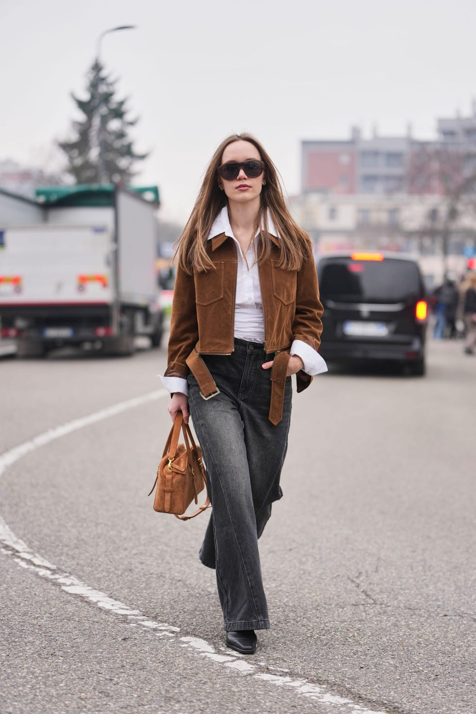 Suede Cropped Jacket and Wide-Leg Jeans for a Textured Casual Look Suede Cropped Jacket and Wide-Leg Jeans for a Textured Casual Look — Spring Casual Outfits 2027