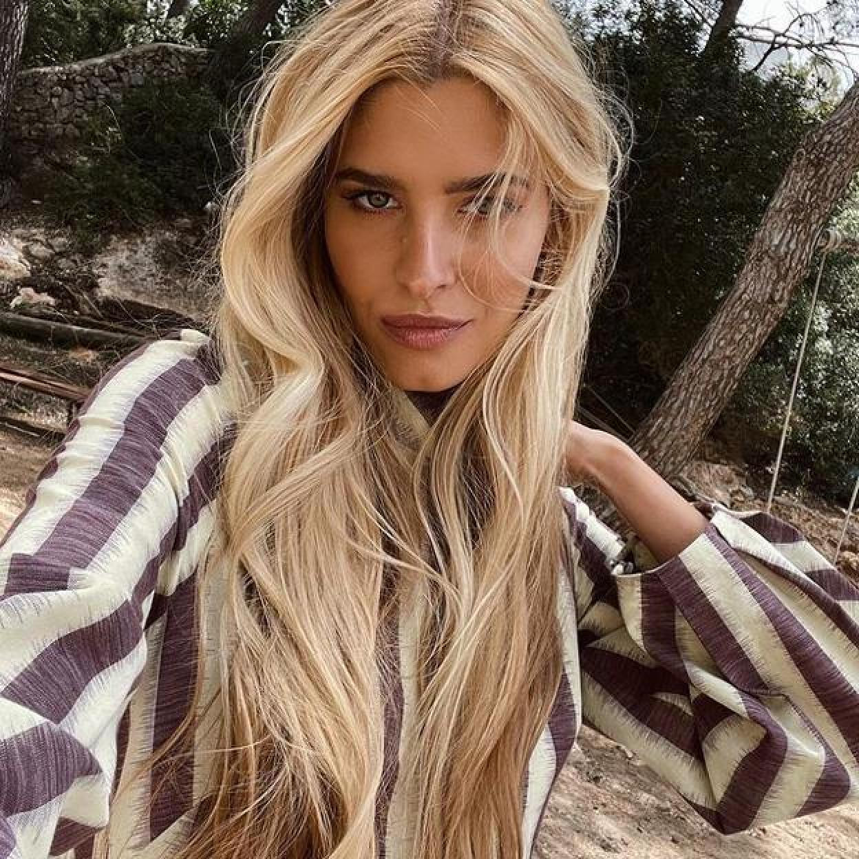 Mid-Back Visual Idea Mid-Back Visual Idea — Vanilla Blonde 2027