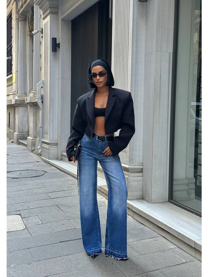 Edgy Evening: Flared High-Waisted Jeans with an Oversized Blazer Edgy Evening: Flared High-Waisted Jeans with an Oversized Blazer — High Waisted Jeans 2027