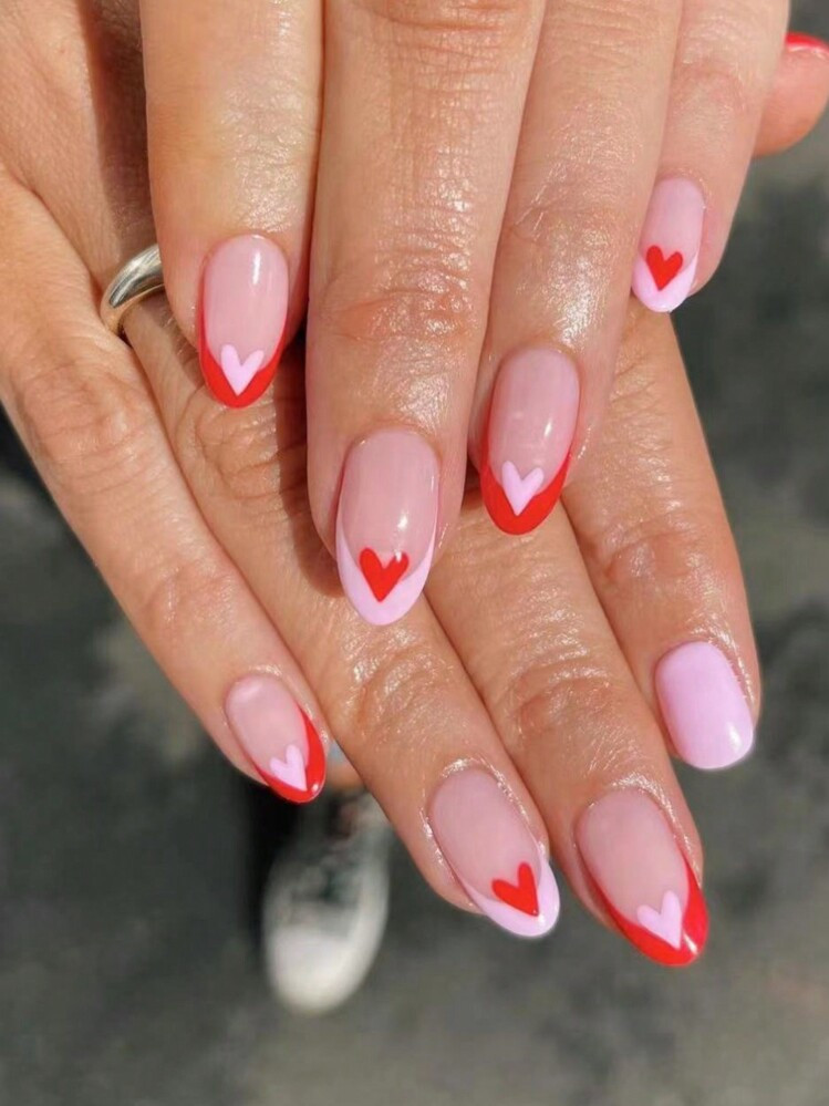 Short Oval Pink White Hearts Short Oval Pink White Hearts — Valentines French Tip Nails 2027