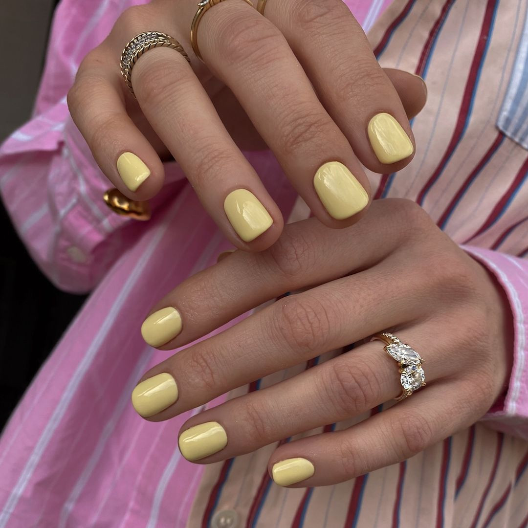 Vibrant Opaque Pale Yellow Short Oval Vibrant Opaque Pale Yellow Short Oval — Yellow Summer Nails 2027