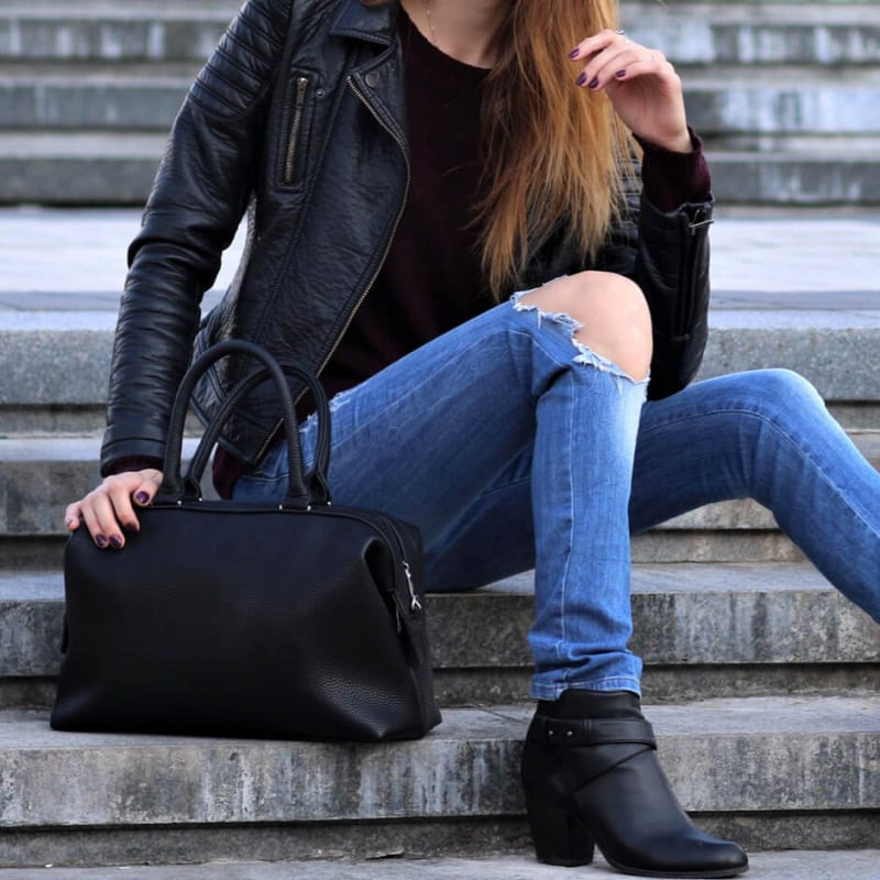 Burgundy Sweater and Leather Jacket with Ripped Skinny Jeans Burgundy Sweater and Leather Jacket with Ripped Skinny Jeans — Sweater and Jeans Outfits 2027