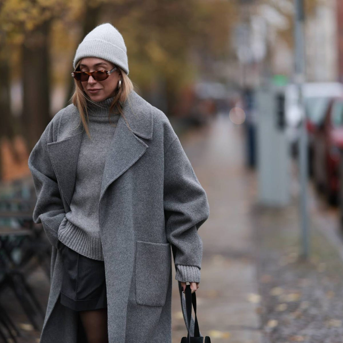 Head-to-Toe Grey Outfit with an Oversized Wool Coat and Beanie Head-to-Toe Grey Outfit with an Oversized Wool Coat and Beanie — Winter Neutral Outfits 2027