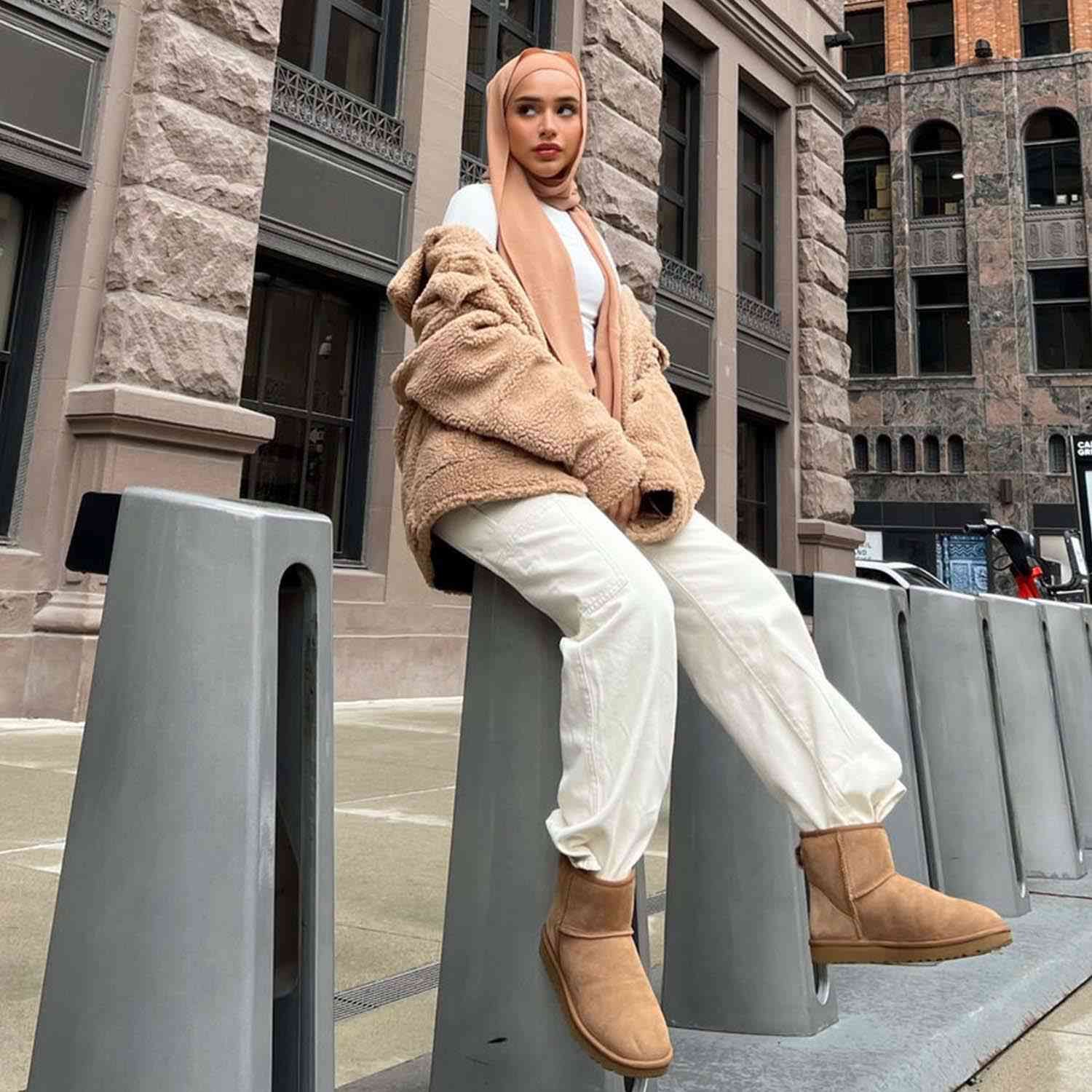 Oversized Beige Coat with Tan Uggs and Bucket Hat Oversized Beige Coat with Tan Uggs and Bucket Hat — Uggs Outfits 2027