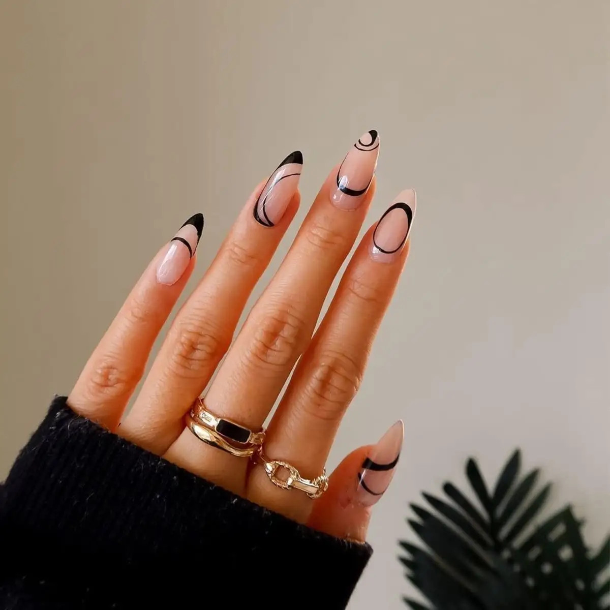 Medium Almond Thin Black Lines Medium Almond Thin Black Lines — Abstract Nails 2027