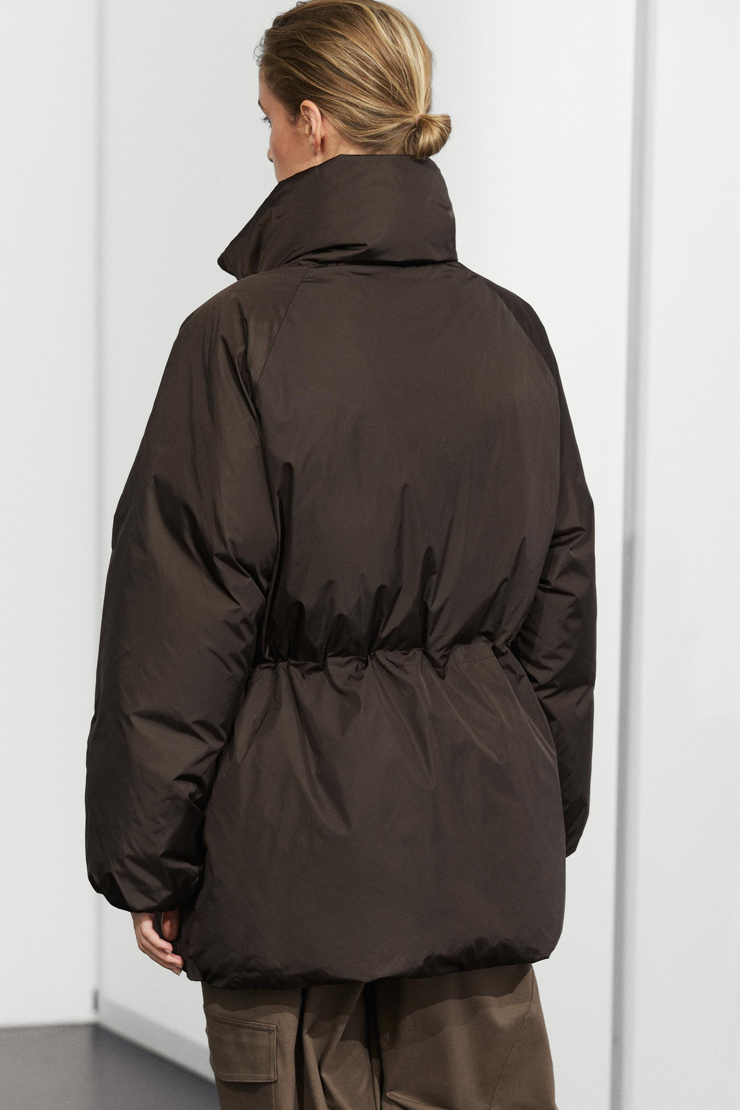 Cinched Waist Puffer for Defined Silhouette — Winter Outfits 2027 with Puffer