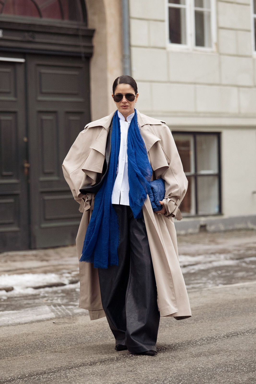 Cobalt Blue Scarf Adds Pop to Neutral Outfit for Casual Style Cobalt Blue Scarf Adds Pop to Neutral Outfit for Casual Style — Cobalt Blue Outfits 2027