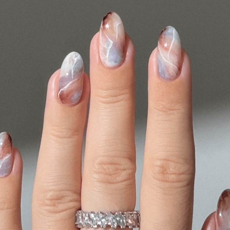 Medium Oval Marble Shimmer Medium Oval Marble Shimmer — Abstract Nails 2027