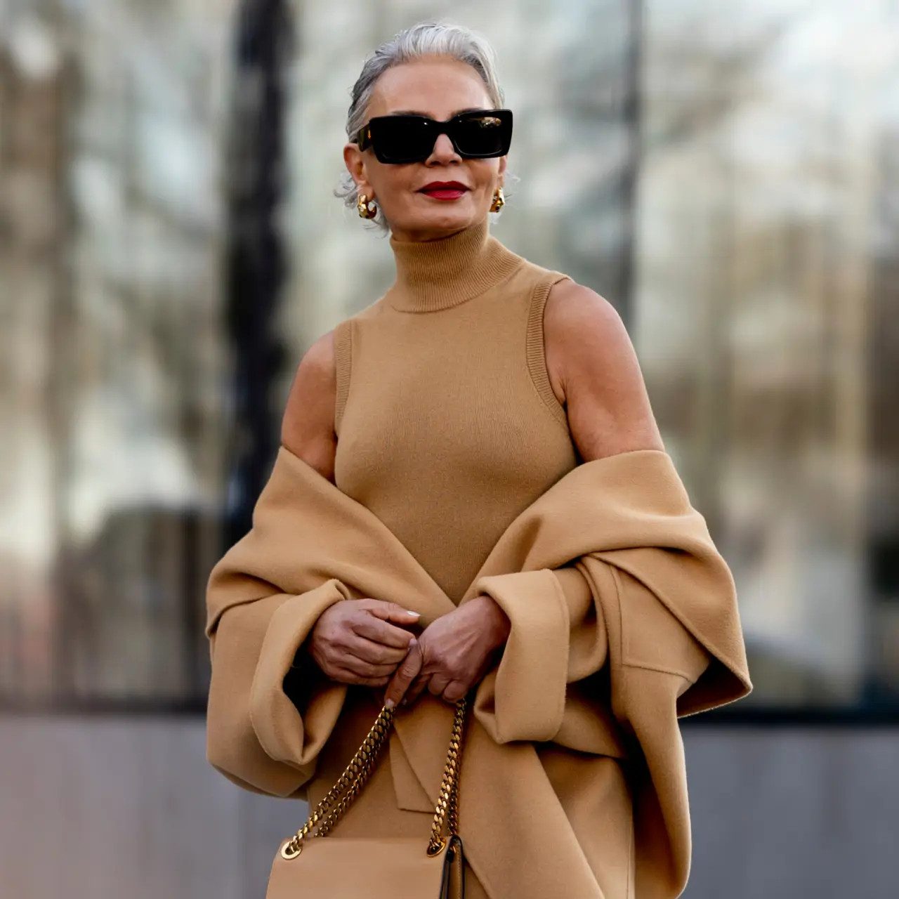 Chic Casual: Oversized Camel Coat with Turtleneck and Heels Chic Casual: Oversized Camel Coat with Turtleneck and Heels — Scene Outfits 2027