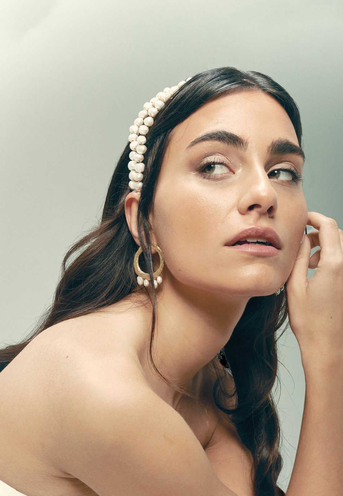 Pearl Headband With Loose Waves — Headband Hairstyles 2027