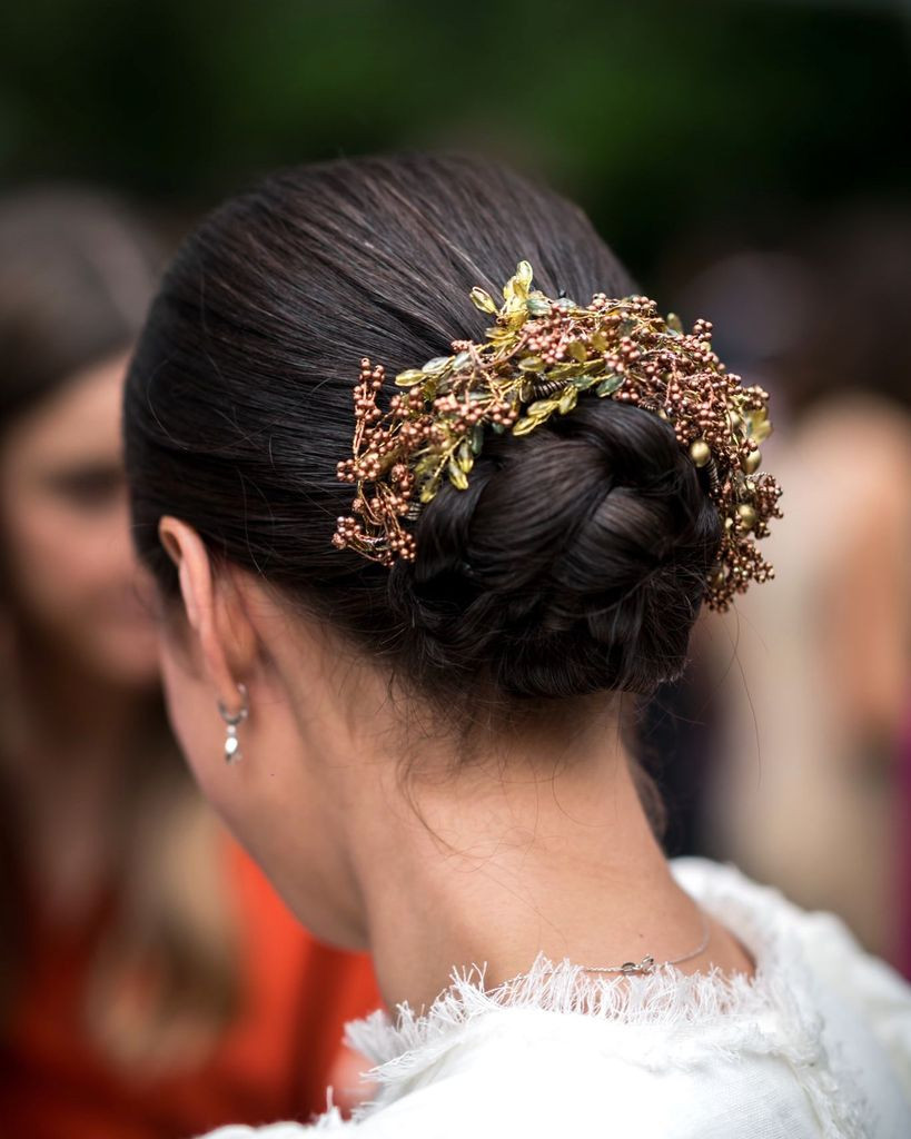 Collarbone Visual Idea — Bridesmaid Hairstyles 2027