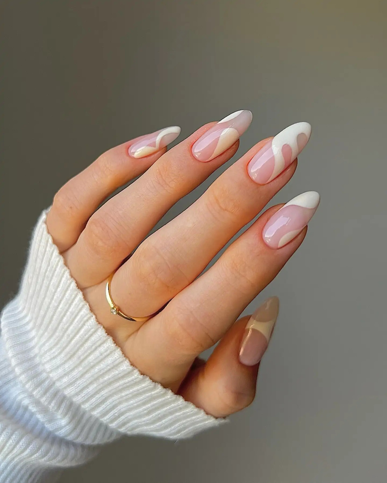 Long Almond Fluid Abstract Lines Long Almond Fluid Abstract Lines — Abstract Nails 2027