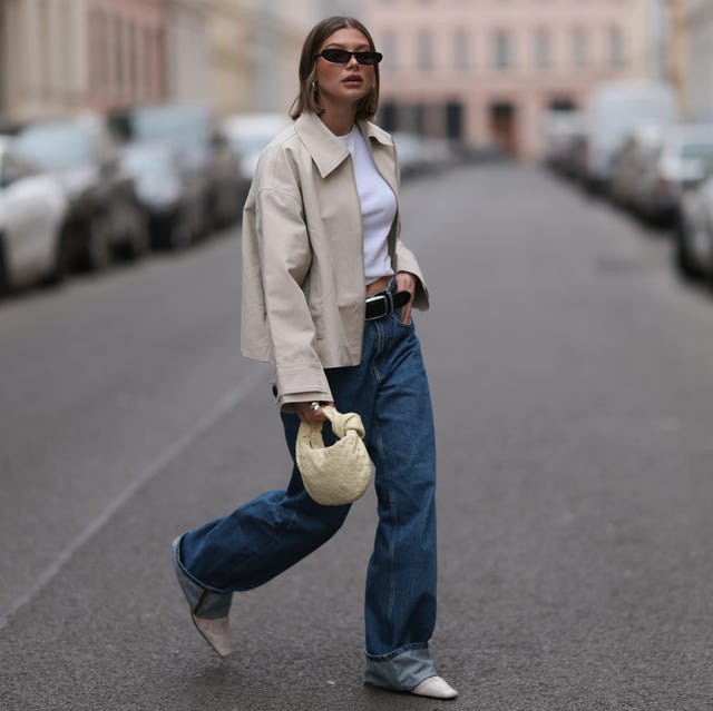 Polished Casual: High-Waisted Jeans with an Oversized Jacket and Boots Polished Casual: High-Waisted Jeans with an Oversized Jacket and Boots — High Waisted Jeans 2027