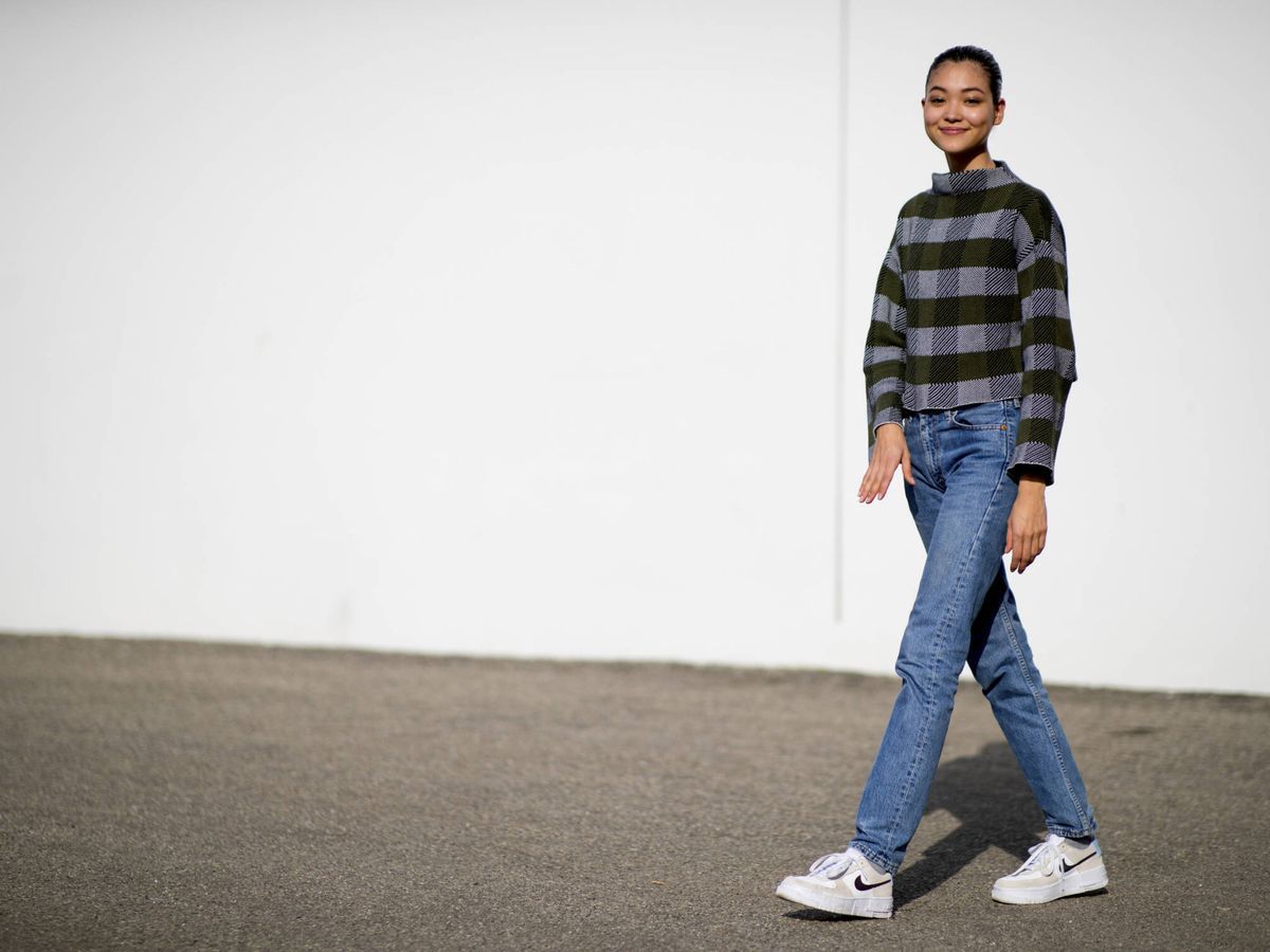 Striped Mock Neck Sweater and Jeans with Low-Top Sneakers Striped Mock Neck Sweater and Jeans with Low-Top Sneakers — White Sneakers Outfits 2027
