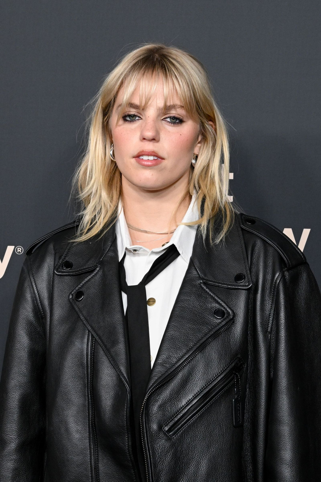 Ash Blonde Wavy Blowout With Curtain Fringe — Blonde Bangs 2027