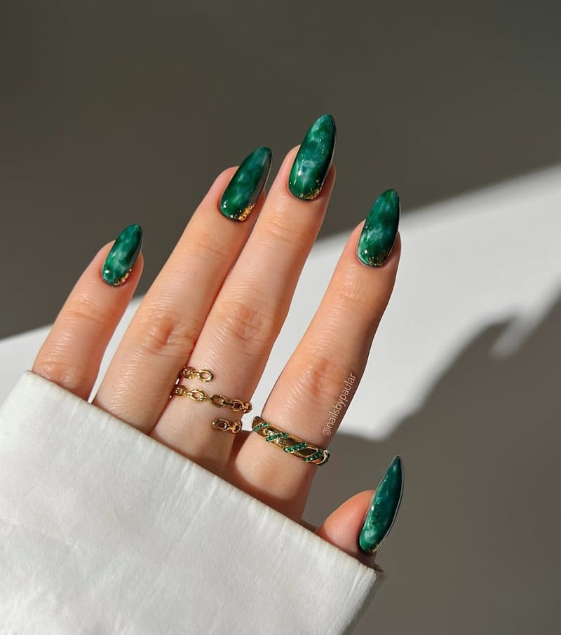 Malachite Inspired Green Nails with Gold Flakes Malachite Inspired Green Nails with Gold Flakes — Green Nails 2027
