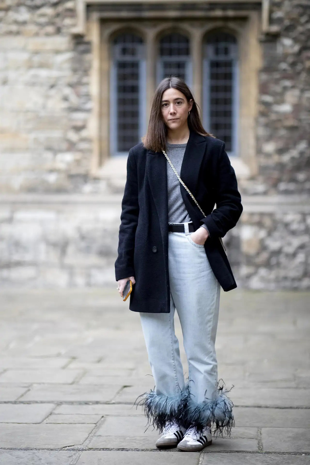 Looks con zapatillas para la oficina: 10 looks de moda invierno 2020