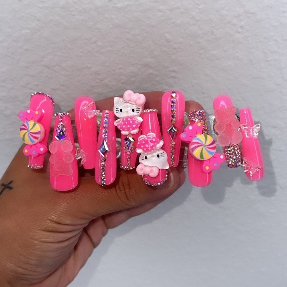 Very Long Square Hot Pink with 3D Hello Kitty, очень длинные Very Long Square Hot Pink with 3D Hello Kitty, очень длинные — 3D Hello Kitty Nails 2027