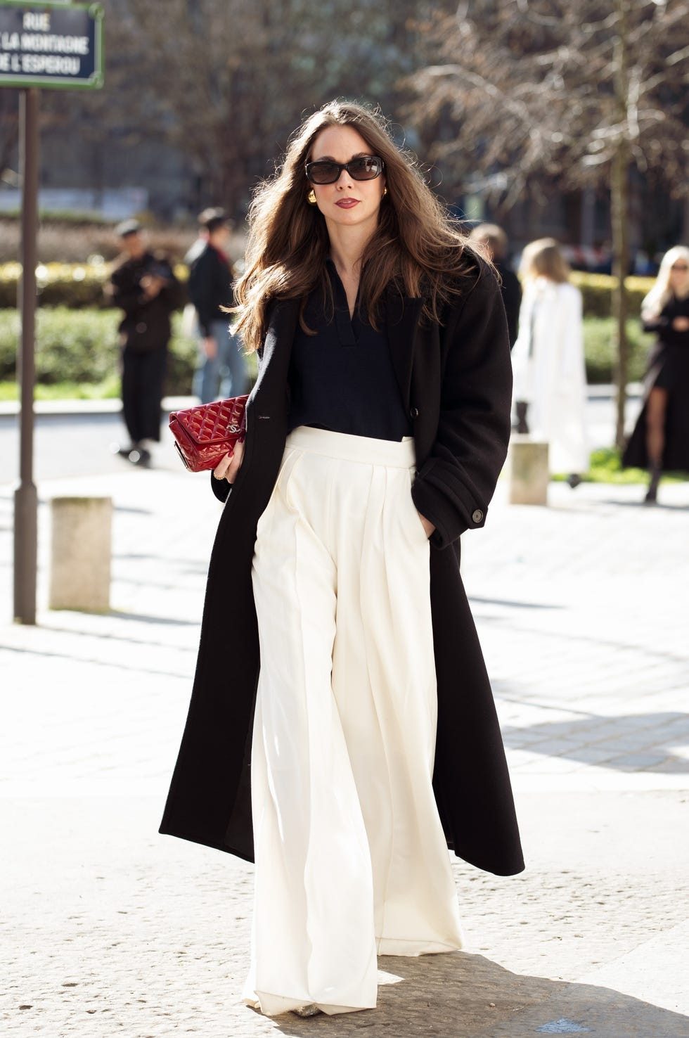 Wide-Leg White Trousers with an Oversized Coat and Red Clutch Wide-Leg White Trousers with an Oversized Coat and Red Clutch — Trouser Outfits 2027