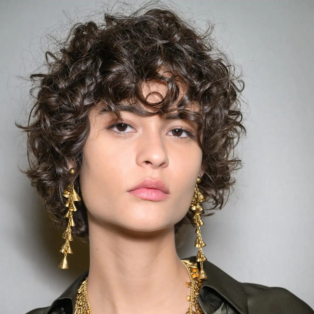 Pixie Bob With Wispy Bangs and Auburn Tones Pixie Bob With Wispy Bangs and Auburn Tones — Curly Bob 2027