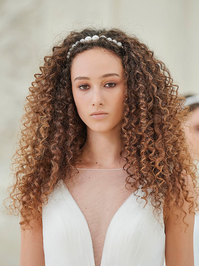 Thin Pearl Headband With Defined Curls — Headband Hairstyles 2027