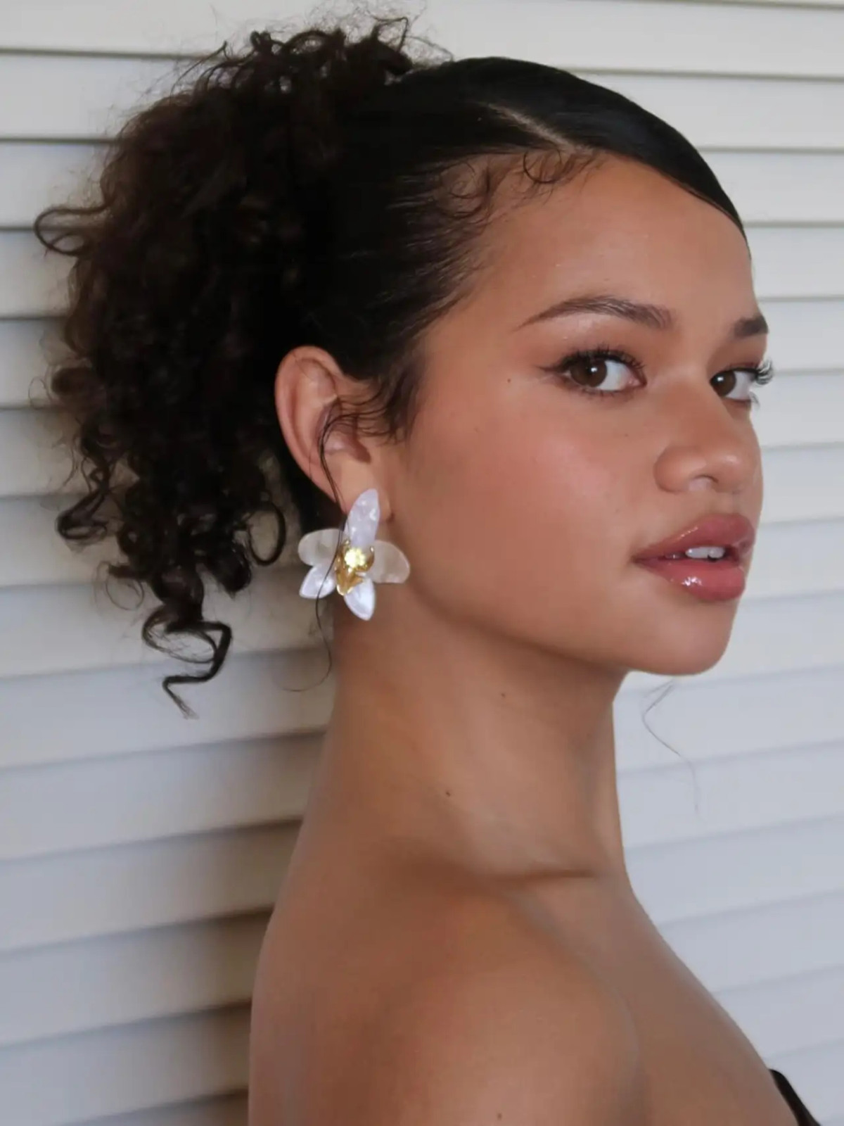 Curly Collarbone Updo With High Volume — Easy Updos 2027