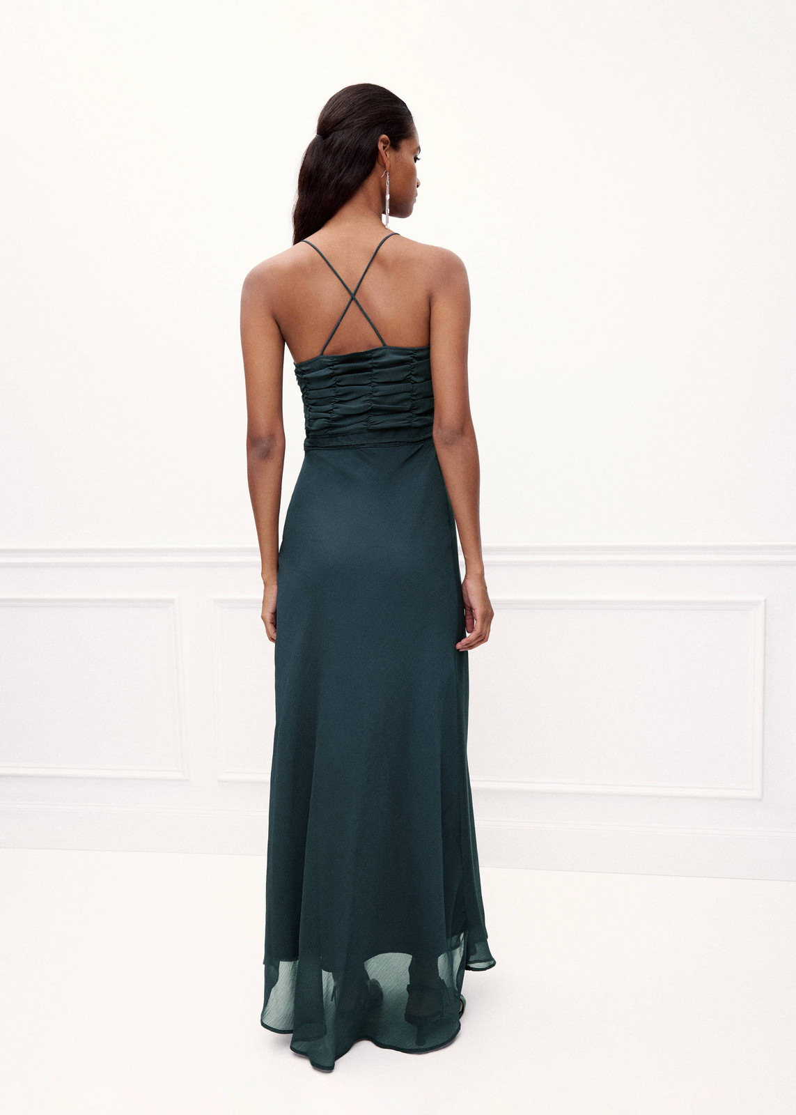 Dark Green Chiffon Dress for Sophisticated Celebrations Dark Green Chiffon Dress for Sophisticated Celebrations — 18th Birthday Outfits 2027