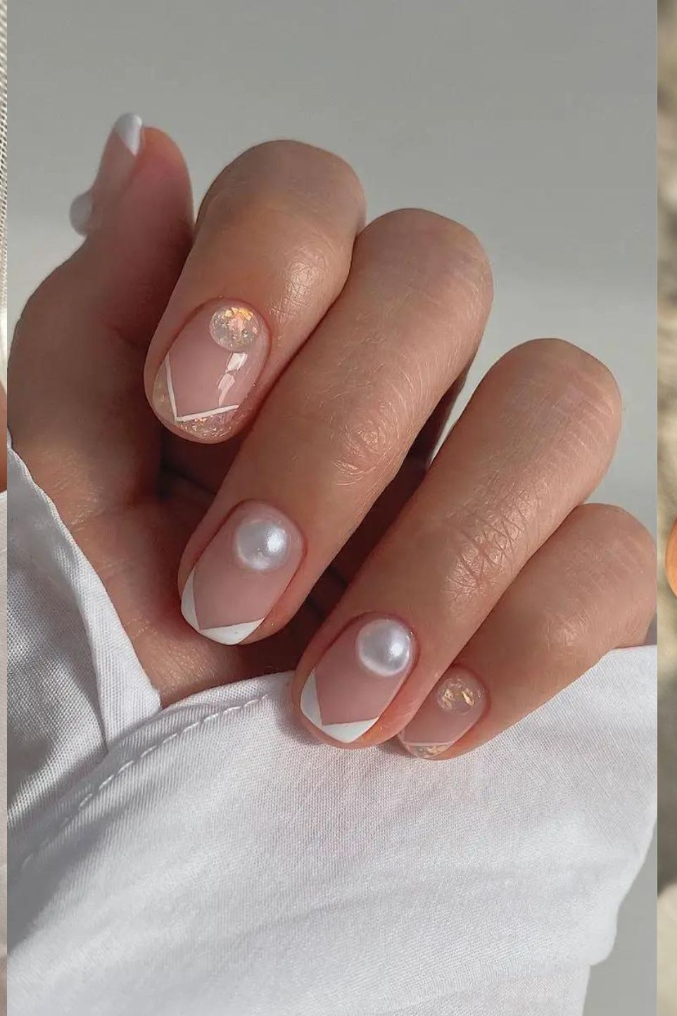 Short Square Pearl and Glitter Graduation Nails Short Square Pearl and Glitter Graduation Nails — Graduation Nails 2027