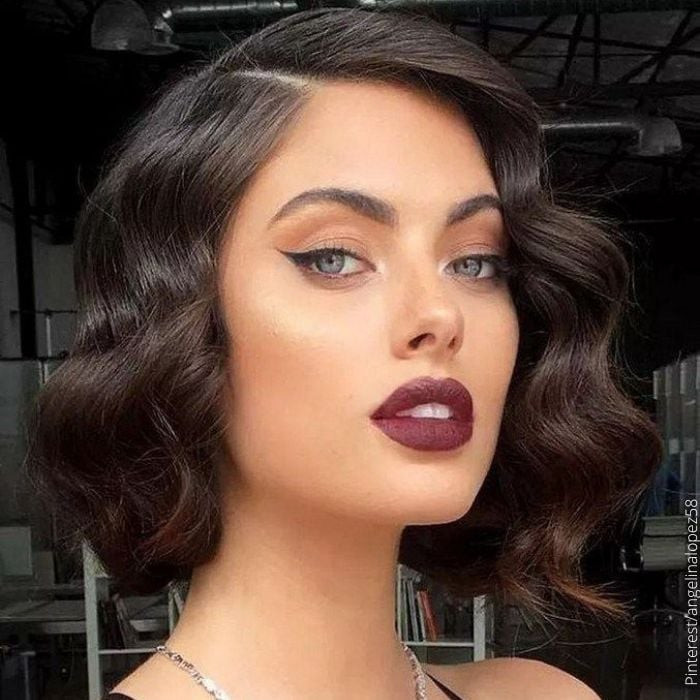 Vintage Waves Bob With Deep Part Vintage Waves Bob With Deep Part — Graduation Hairstyles 2027 for Short Hair