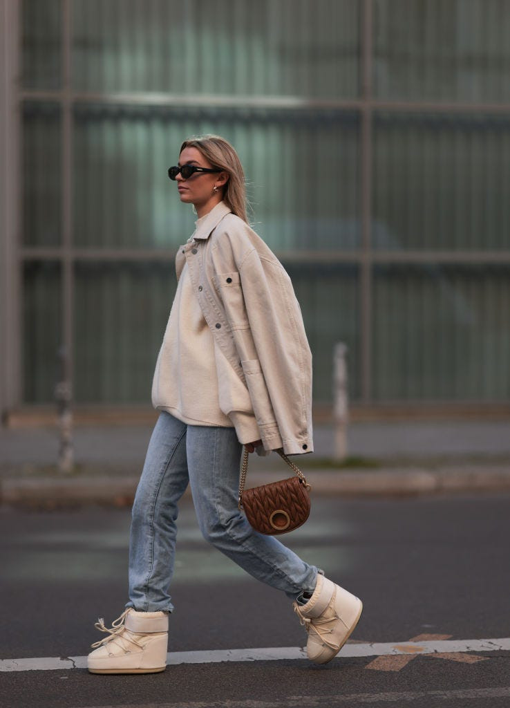 Cream Moon Boots with Denim Jacket and Straight-Leg Jeans Cream Moon Boots with Denim Jacket and Straight-Leg Jeans — Moon Boots Outfits 2027